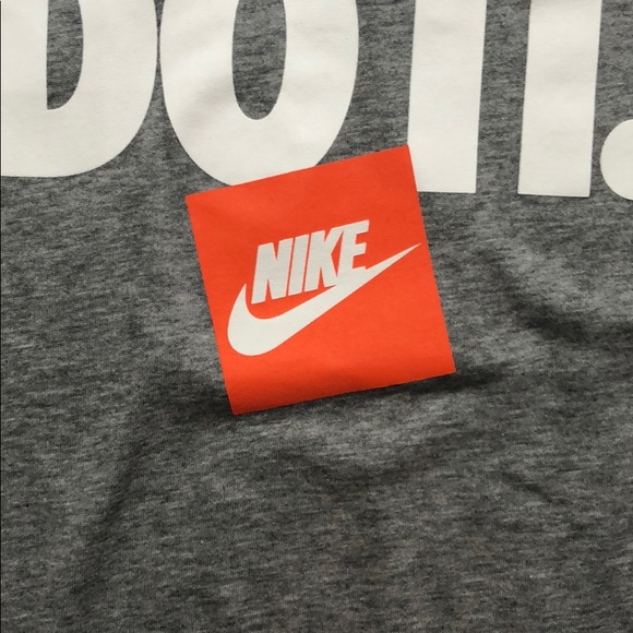 NWT Nike Just Do It Gray Graphic Tee - Picture 3 of 7